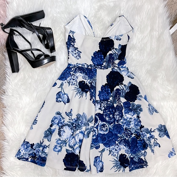 Lulu’s mini flower dress size xs - Picture 7 of 9